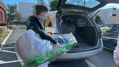 Volunteers pack cars with winter gifts for children with special needs at LifeTown in New Jersey on Dec. 13-14, 2020. Credit: Friendship Circle New Jersey.