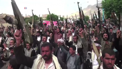 Houthis protest against airstrikes by the Saudi-led coalition on Sanaa in September 2015. Photo by Henry Ridgwell/VOA via Wikimedia Commons.