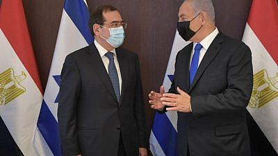 Israeli Prime Minister Benjamin Netanyahu (right) with Egyptian Petroleum and Mineral Resources Minister Tarek El Molla in Jerusalem on Feb. 21, 2021. Credit: Koby Gideon/GPO.