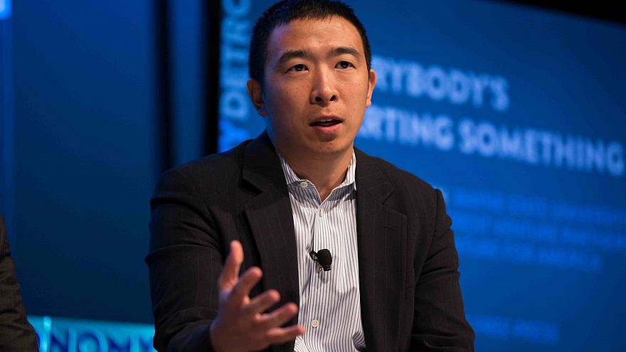 Andrew Yang talks about urban entrepreneurship at the Techonomy Conference in Detroit, Sept. 15, 2015. Credit: Asa Mathat for Techonomy via Wikimedia Commons.