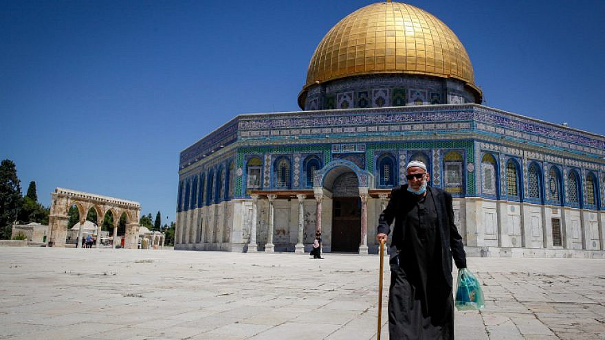 Muslim worshippers visit the Temple Mount, also known as Haram as-Sharif, in Jerusalem's Old City, after it was reopened to the public, May 31, 2020. Photo by Sliman Khader/Flash90.
