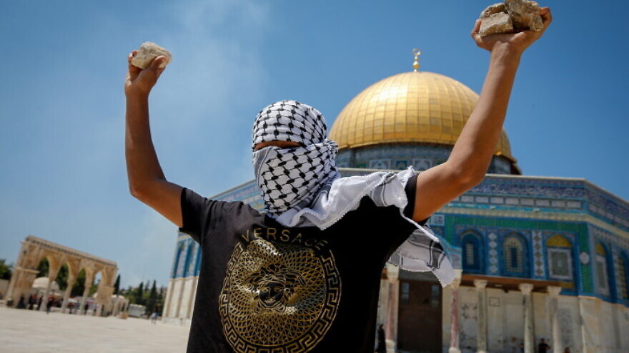 Israeli riot police clash with Muslim worshippers at the al-Aqsa Mosque compound in Jerusalem's Old City on June 18, 2021. Photo by Jamal Awad/Flash90.