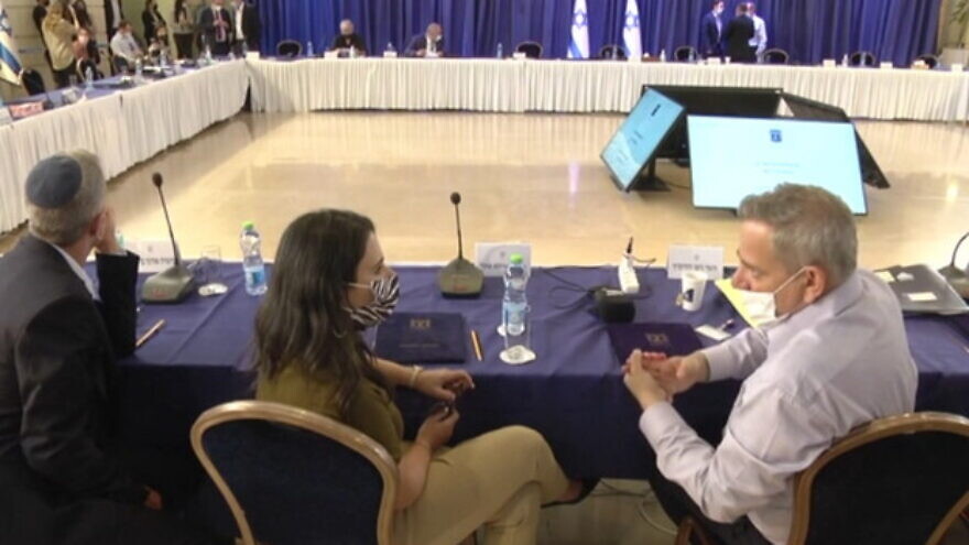 Israeli Health Minister Nitzan Horowitz talks with Interior Minister Ayelet Shaked ahead of the weekly Cabinet meeting on Sept. 12, 2021. Source: Channel 12/Screenshot.
