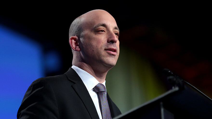 Jonathan Greenblatt, ADL national director  and CEO, speaking with attendees at the 2017 National Council of La Raza (NCLR) Annual Conference at the Phoenix Convention Center in Arizona. Credit: Gage Skidmore/Flickr.