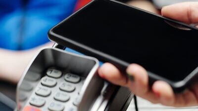 Purchasing items using wireless services in Israel just got easier with the use of Google Pay, December 2021. Credit: Pexels.