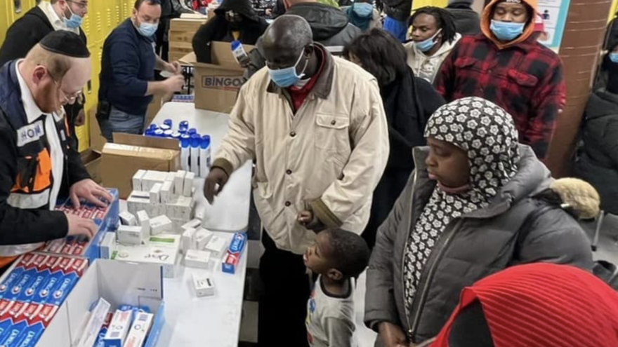 Jewish groups from Boro Park mobilized within hours to bring basic essentials to the displaced residents, while a kosher soup kitchen served hot soup and a local Jewish school has set up a fund to aid the yhose affected by a devastating fire in the Bronx, N.Y., on Jan. 9, 2022. Credit: Courtesy.