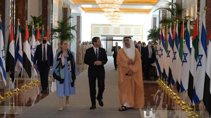 Israeli President Isaac Herzog and his wife, Michal, are welcomed to the United Arab Emirates by Sheikh Abdullah bin Zayed Al Nahyan, UAE Minister of Foreign Affairs and International Cooperation, Jan 30, 2022. Credit: Amos Ben-Gershom/GPO.