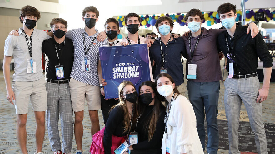 Teens from around the world getting ready for Shabbat before dinner. Credit: Jason Dixson Photography.