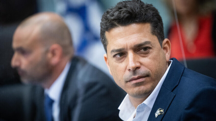 Yamina Knesset member Amichai Chikli attends a Knesset House Committee discussion following a request by from the party for his ouster, April 25, 2022. Photo by Yonatan Sindel/Flash90.