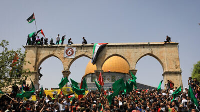 Muslims wave flags and chant anti-Israel slogans at the Al-Aqsa mosque on the Temple Mount in Jerusalem on the last Friday of Ramadan, April 29, 2022. Photo by Jamal Awad/Flash90.