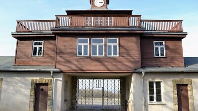 Entrance to the Buchenwald concentration camp. Credit: Chiode via Wikimedia Commons.