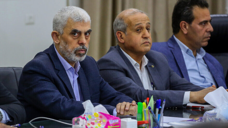 Hamas senior leader Yahya Sinwar hosts a meeting with members of Palestinian factions, at the Hamas president's office in Gaza City, on April 13, 2022. Photo by Attia Muhammed/Flash90.