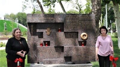 The Israeli embassy in Tashkent, Uzbekistan, unveiled a monument to those who helped Holocaust survivors, May 29, 2022. Source: Twitter/Zehavit Ben Hillel.