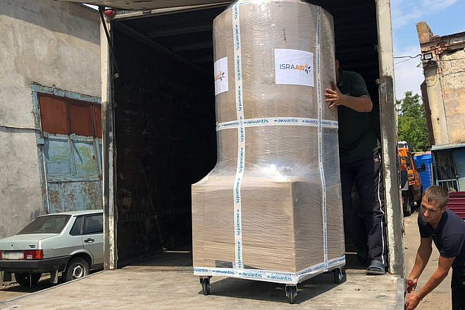 Unloading a clean-water filtration system for residents of the city of Mykolaiv, Ukraine, on July 28, 2022. Credit: Courtesy.