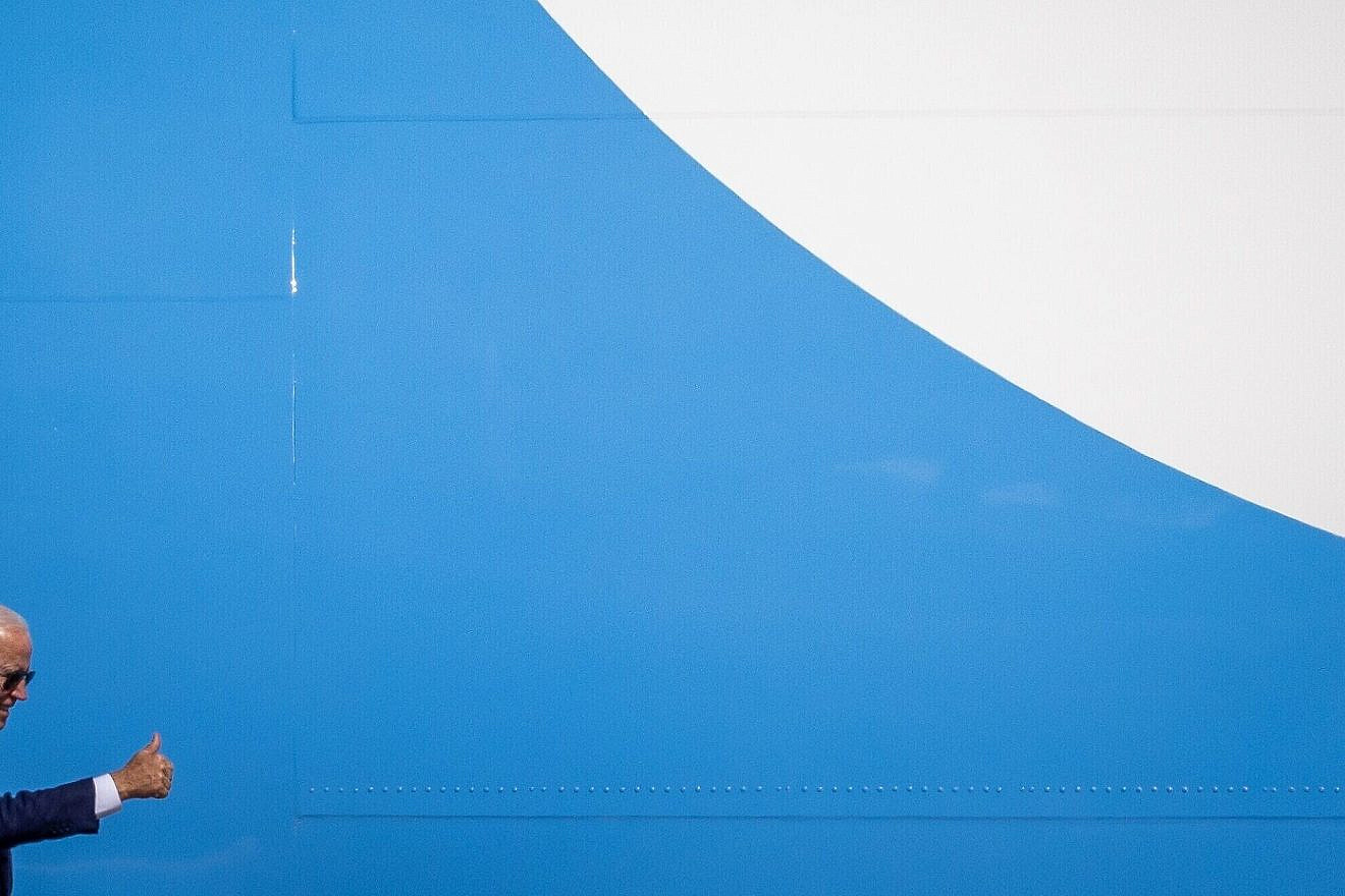 U.S. President Joe Biden gives a thumbs-up before boarding Air Force One for Saudi Arabia at Ben-Gurion Airport near Tel Aviv, July 15, 2022. Credit: Yonatan Sindel/Flash90.
