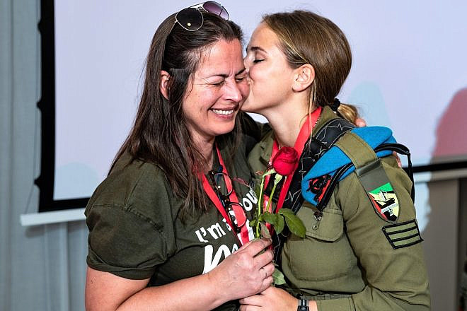The mother of a lone soldier reunites with her daughter, who currently serves in the Israel Defense Forces, during a trip with the global movement Momentum at an event hosted by Nefesh B'Nefesh in Jerusalem on July 8, 2022. Photo by Aviram Valdman.