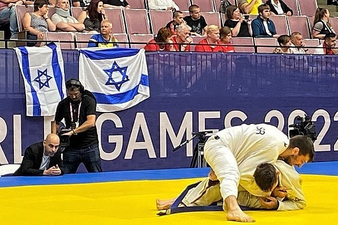 Israel’s Nimrod Ryeder starts his journey toward gold, defeating Poland’s Robert Henek in jiu-jitsu at the World Games in Birmingham, Ala., on July 15, 2022. Photo by Larry Brook.