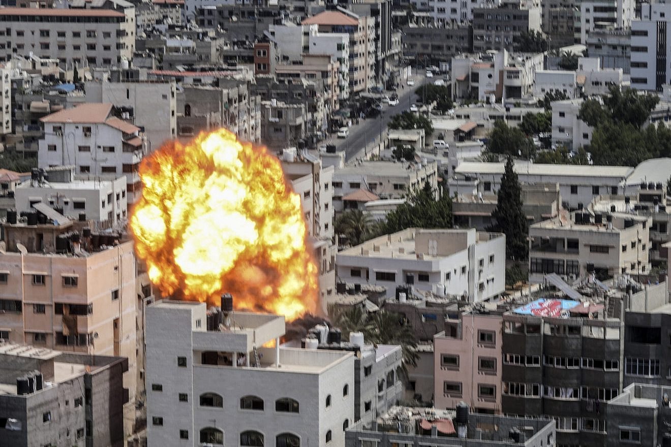 A fireball and smoke erupt following an Israeli air strike on a building in Gaza City, on August 6, 2022. Photo by Attia Muhammed/Flash90.

ג'יהאד איסלאמי
משתתפים