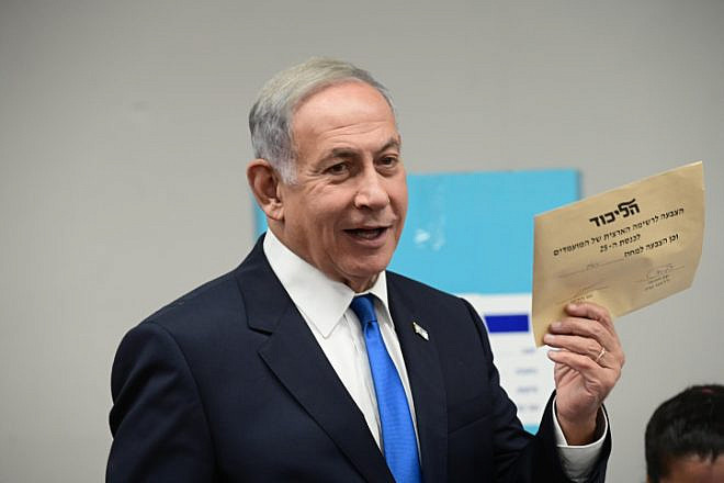 Likud Party Chairman Benjamin Netanyahu, then leader of the opposition, prepares to cast his vote in the Likud primary at a polling station in Tel Aviv on Aug. 10, 2022. Photo by Tomer Neuberg/Flash90.