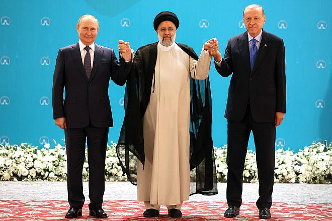 Russian President Vladimir Putin, Iranian President Ebrahim Raisi (center) and and Turkish President Recep Tayyip Erdoğan attend a meeting in Tehran of the guarantor states of the Astana process, July 19, 2022. Credit: TASS.
