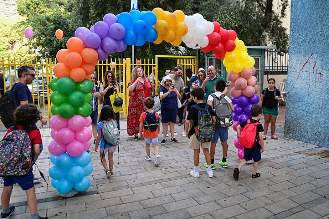 Israeli students and their parents seen on the first day of school at Gabrieli Carmel School in Tel Aviv, Sept. 1, 2022. Credit: Avshalom Sassoni/Flash90.