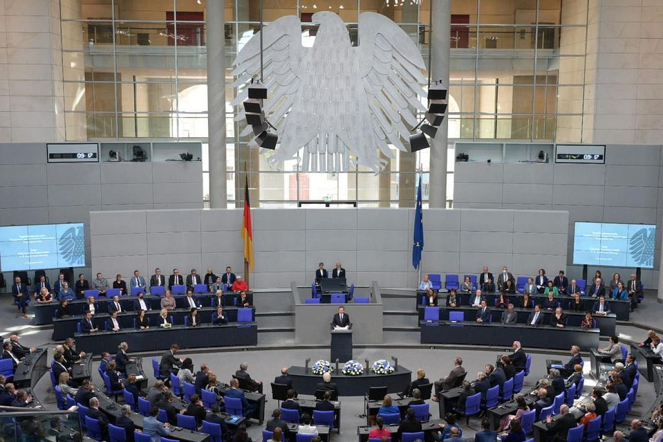 Israeli President Isaac Herzog addresses the German parliament on Sept. 6, 2022. Credit: Amos Ben-Gershom/GPO.