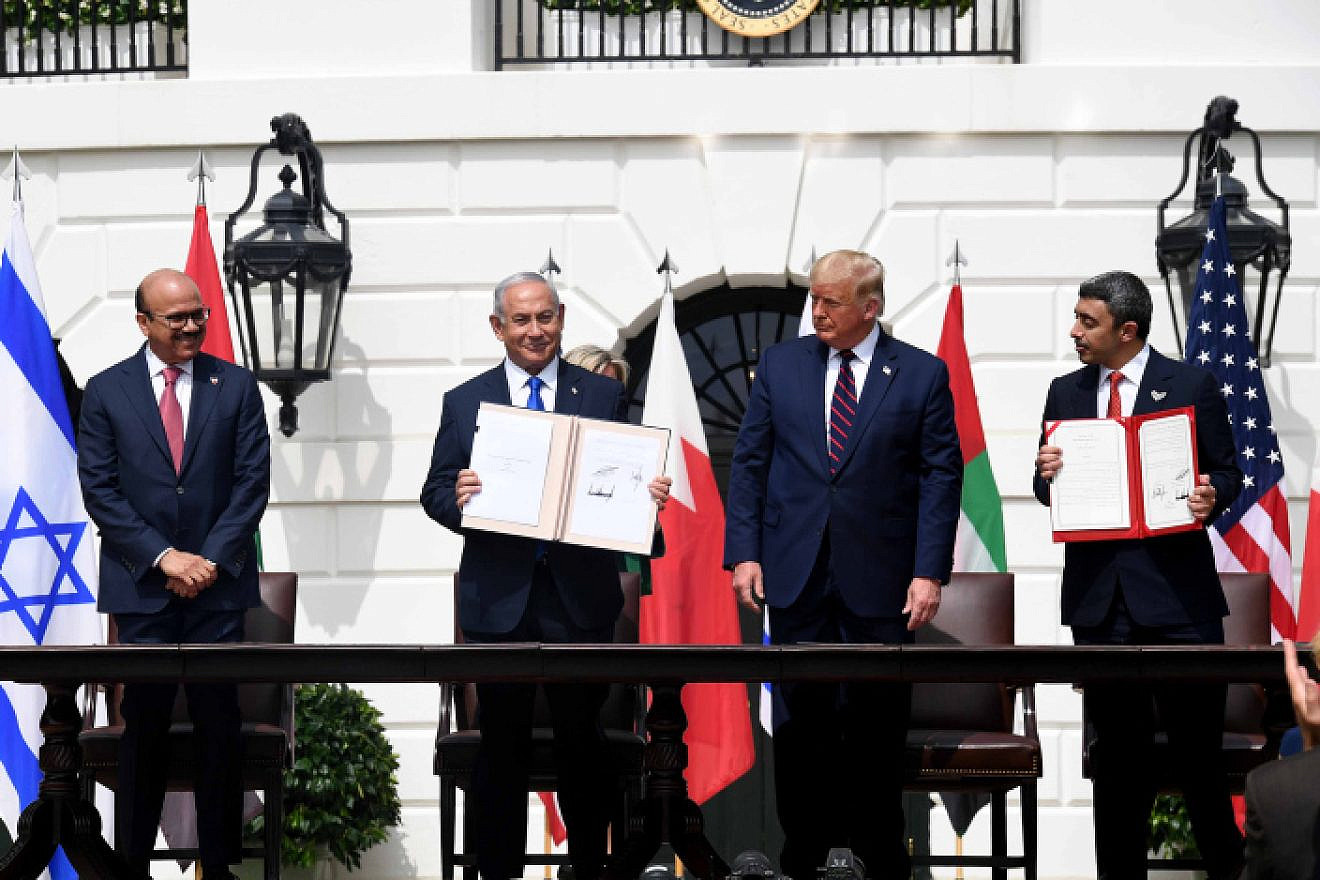 Israeli Prime Minister Benjamin Netanyahu, U.S. President Donald Trump, UAE Foreign Minister Abdullah bin Zayed Al Nahyan and Bahrain Foreign Minister Abdullatif bin Rashid Al Zayani attend the Abraham Accords signing ceremony at the White House, September 15, 2020. Credit: Avi Ohayon/GPO.
