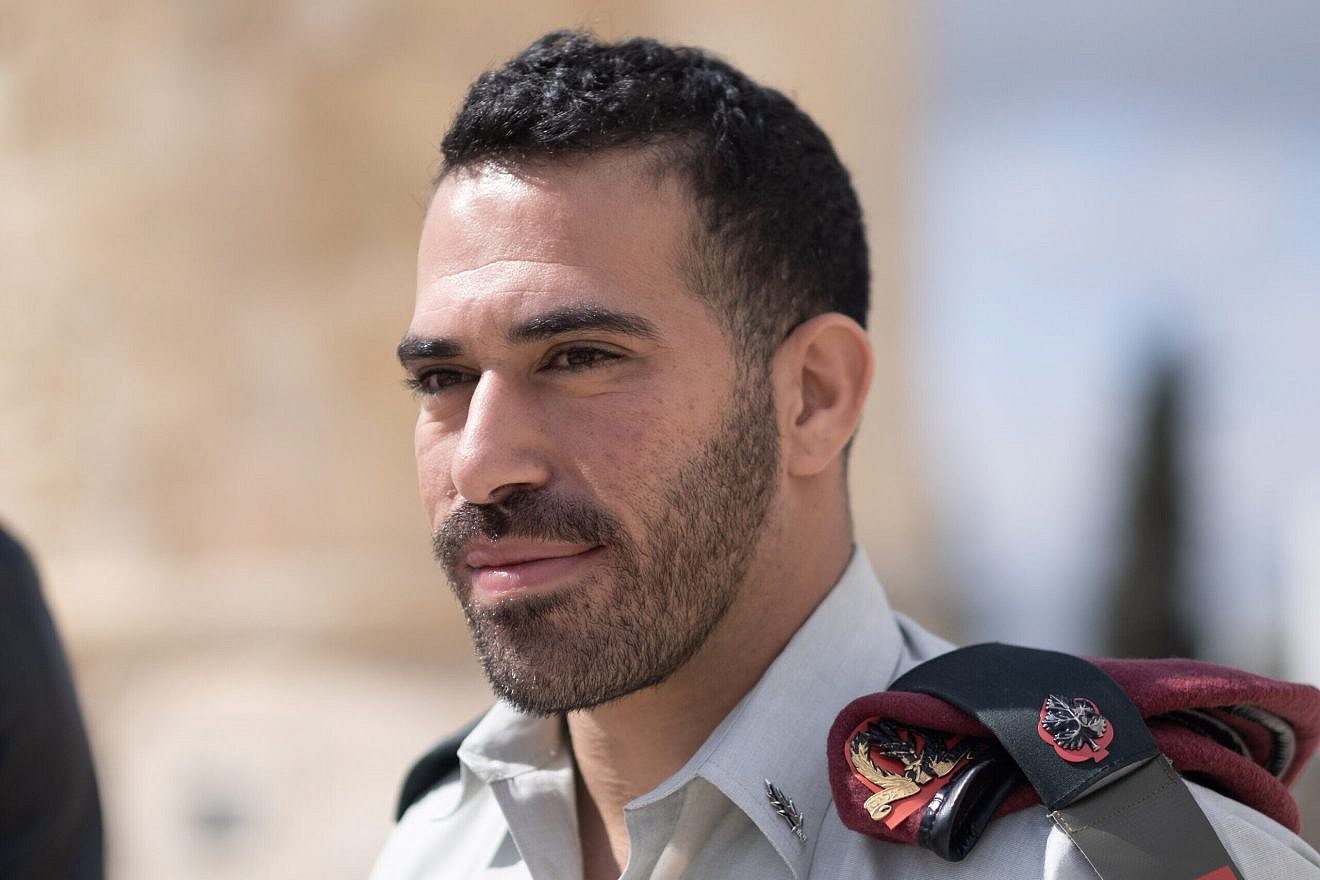 Maj. Bar Falah traveling with a birthright trip in February 2022. Photo by Levi Meir Clancy.