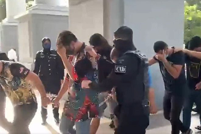 Men accused of membership in a Mossad ring are led into Kuala Lumpur Magistrate's Court, Oct. 14, 2022. Credit: Twitter.