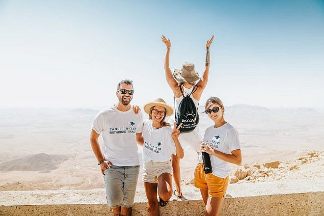 Birthright Israel participants pose for a picture. Credit: Courtesy of Birthright Israel.