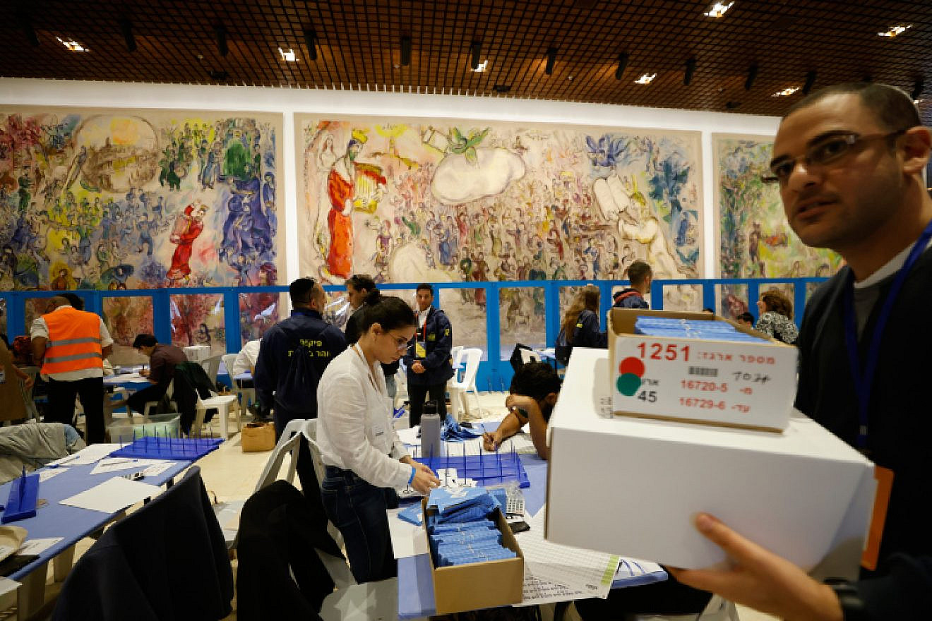 Central Election Committee workers count the remaining ballots at the Knesset in Jerusalem, after the general elections, on Nov. 3. Photo by Olivier Fitoussi/Flash90.