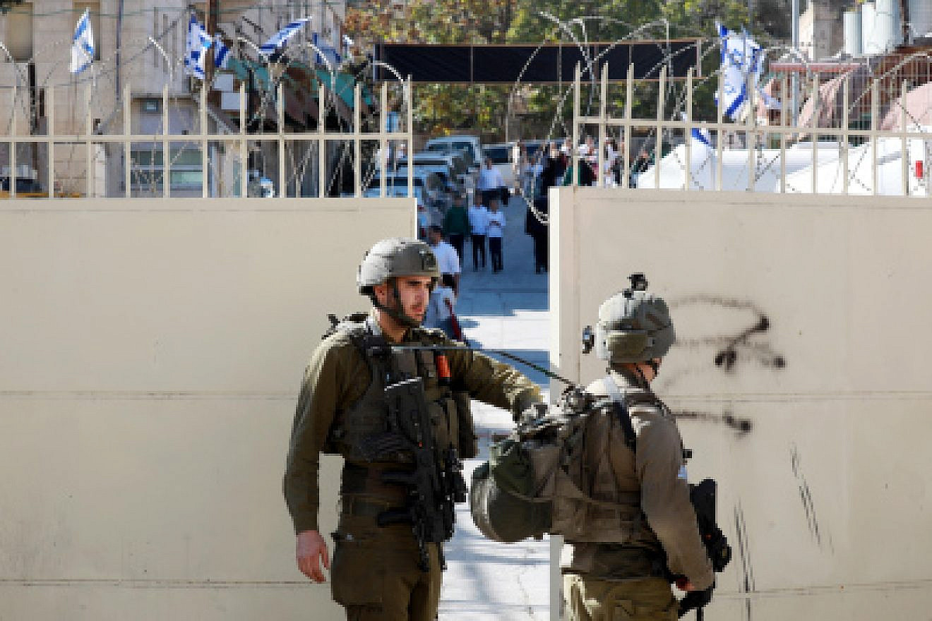Israeli security forces guard during clashes between Jews and Palestinians in Hebron, Nov. 19, 2022. Photo by Wisam Hashlamoun/Flash90.