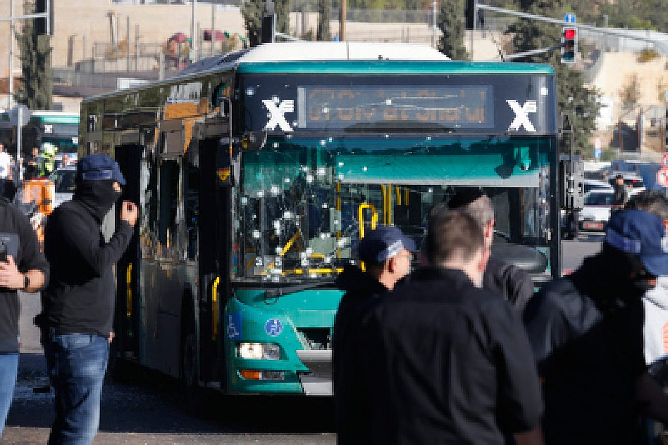 Security personnel at the scene of a terror attack near the entrance to Jerusalem, Nov. 23, 2022. Photo by Olivier Fitoussi/Flash90.