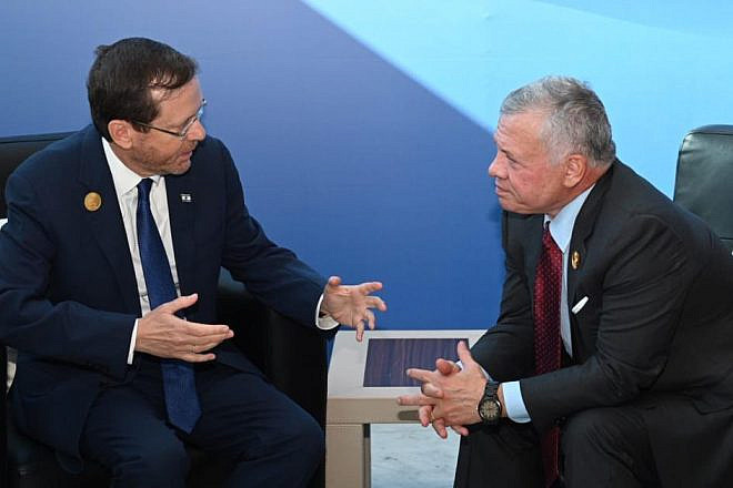 Israeli President Isaac Herzog meets with Jordan's King Abdullah II at the COP27 climate summit in Sharm el-Sheikh, Egypt, Nov. 7, 2022. Credit: Haim Zach/GPO.