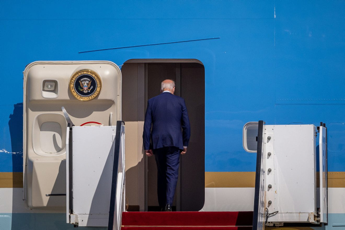 U.S. President Joe Biden boarding Air Force One after a farewell ceremony at Israel's Ben-Gurion International Airport, July 15, 2022. Photo by Yonatan Sindel/Flash90.