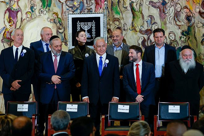 Likud leader Benjamin Netanyahu with Shas Chairman Aryeh Deri, Religious Zionism Party head Bezalel Smotrich and other party leaders at the swearing-in of the 25th Knesset in Jerusalem, Nov. 15, 2022. Photo: Olivier Fitoussi/Flash90.