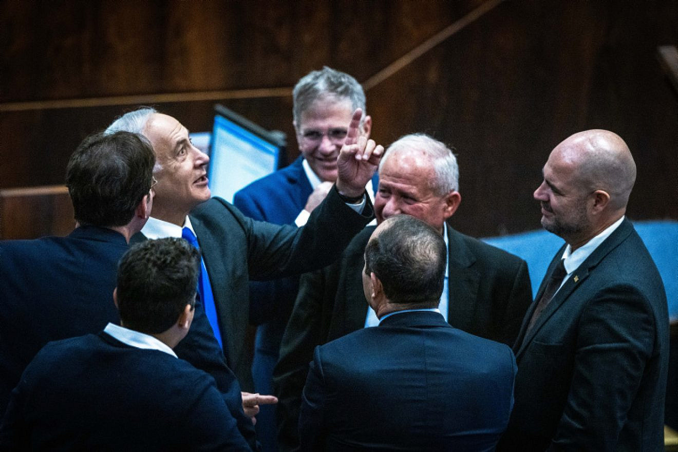 Likud leader Benjamin Netanyahu speaks with Likud MKs during a Knesset vote, Dec. 28, 2022. Photo by Olivier Fitoussi/Flash90.