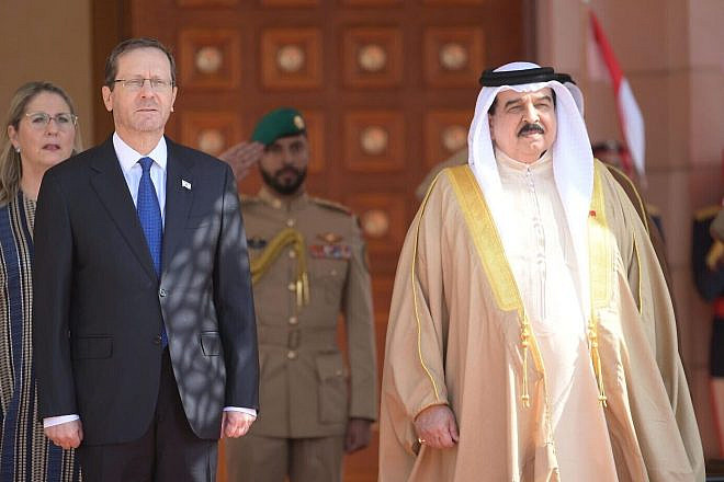 Israeli President Isaac Herzog is welcomed at the Al-Qudaibiya Palace in Manama by Bahraini King Hamad bin Isa Al Khalifa, Dec. 4, 2022. Photo by Amos Ben-Gershom/GPO.