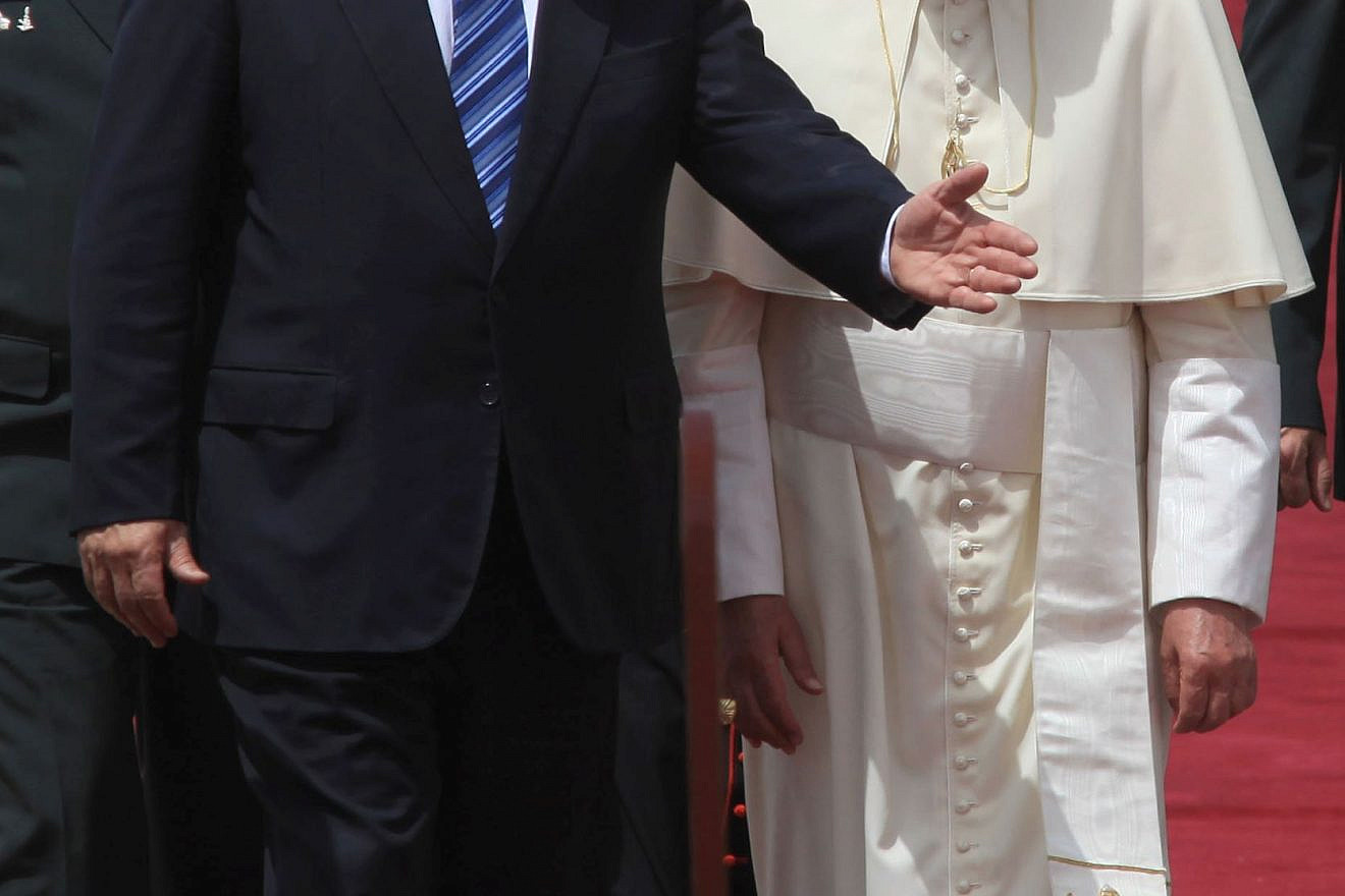 Pope Benedict XVI with Israeli Prime Minister Benjamin Netanyahu during an official departure ceremony at Ben-Gurion Airport near Tel Aviv, Israel, May 15, 2009. Photo: Nati Shohat/Flash 90