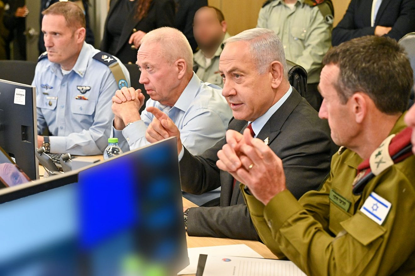 From left: Israel Air Force chief Maj. Gen. Tomer Bar, Defense Minister Yoav Gallant, Prime Minister Benjamin Netanyahu and IDF Chief of Staff Lt. Gen. Herzi Halevi visit the IAF control center, Jan. 25, 2023. Photo by Kobi Gideon/GPO.