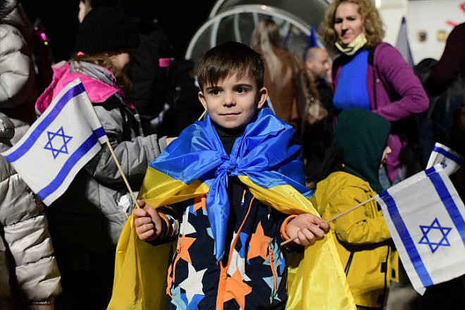 Jewish immigrants fleeing the war in Ukraine on a rescue flight sponsored by Keren Hayesod arrive at Ben-Gurion Airport, March 9, 2022. Photo by Tomer Neuberg/Flash90.