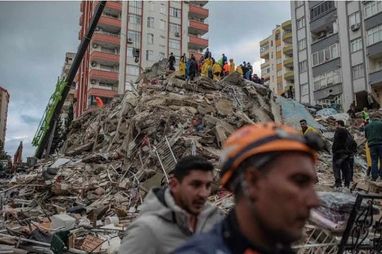Searching for earthquake survivors in Turkey, Feb. 6, 2023. Source: Twitter.