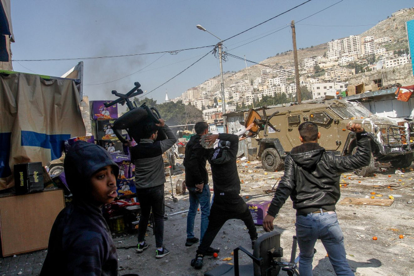 Palestinians attack Israeli security personnel during a counter-terrorism operation in Nablus, Feb. 22, 2023. Photo by Nasser Ishtayeh/Flash90.