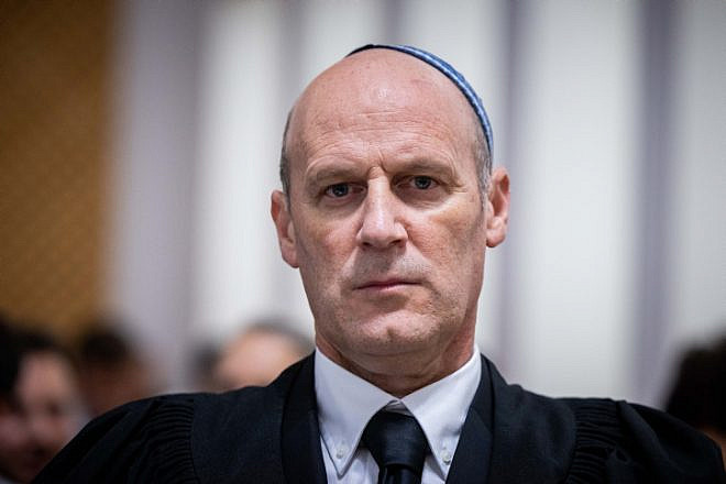 Likud Party attorney Michael Rabilo arrives for a hearing at the Supreme Court in Jerusalem, Oct. 6, 2022. Photo by Yonatan Sindel/Flash90.