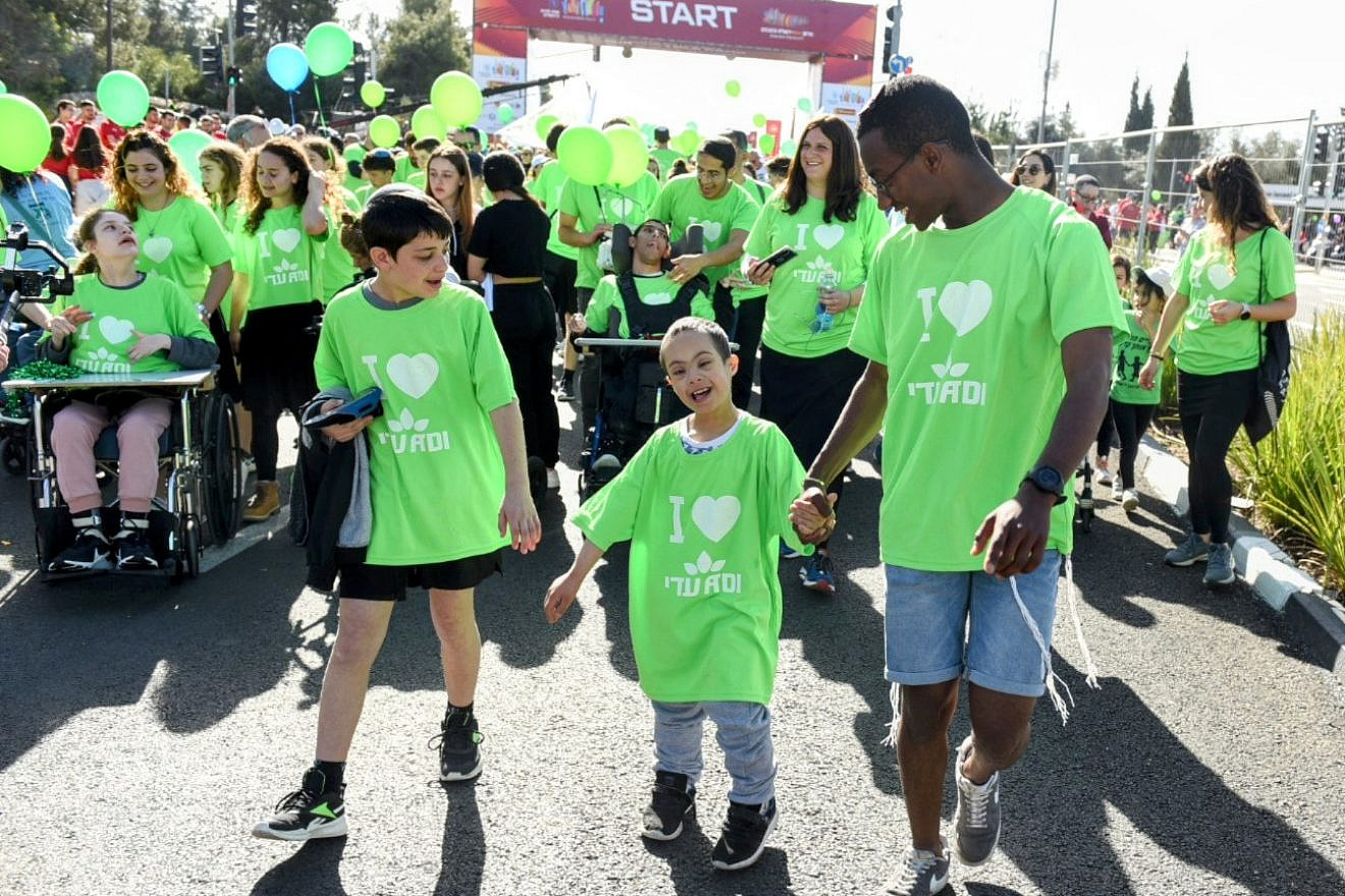 Staff and volunteers help more than 40 ADI residents navigate the 800-meter communities track at the Jerusalem Marathon on March 17, 2023. Credit: ADI.