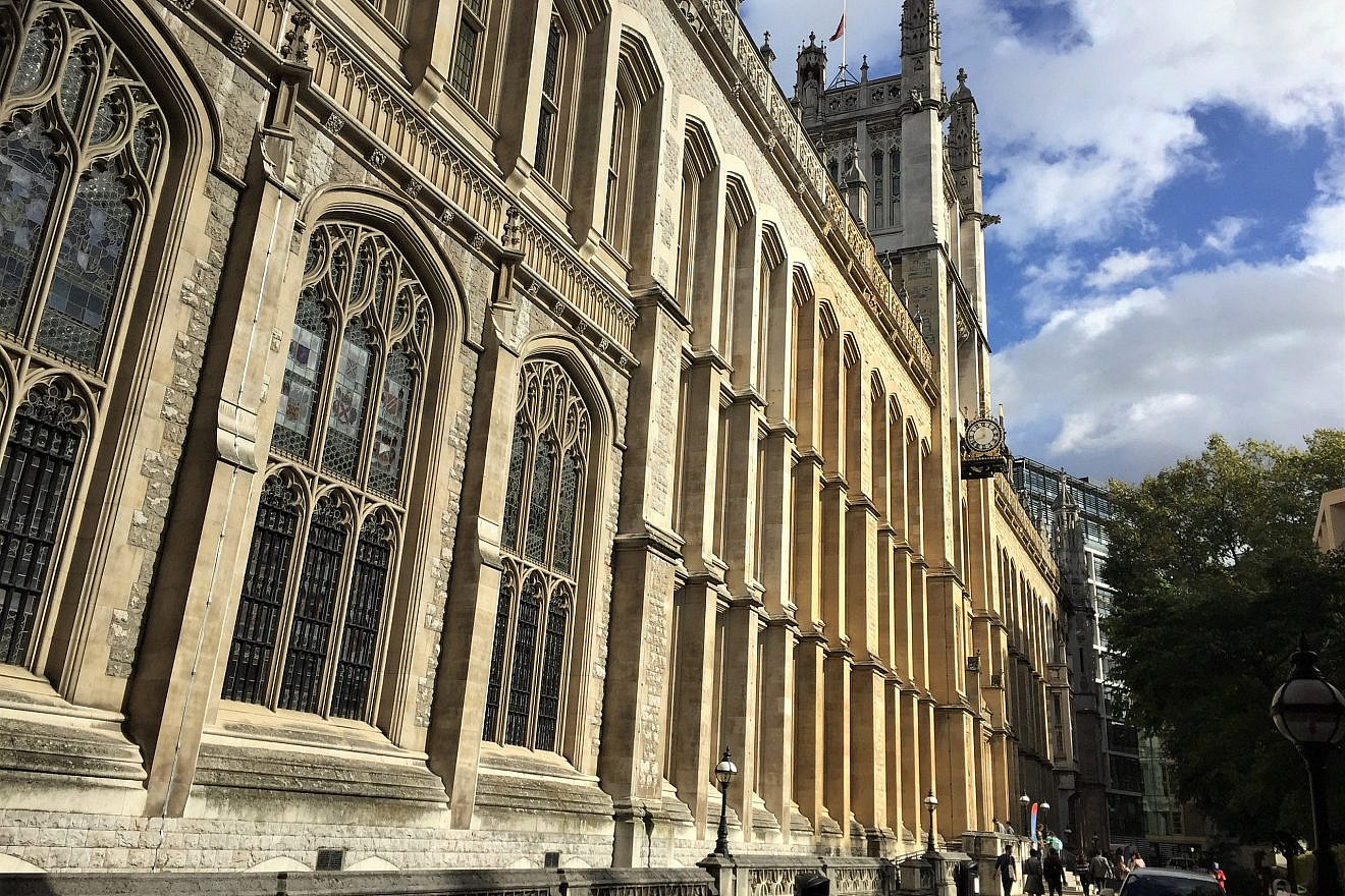 Maughan Library at King's College London. Credit: KiloCharlieLima via Wikimedia Commons.