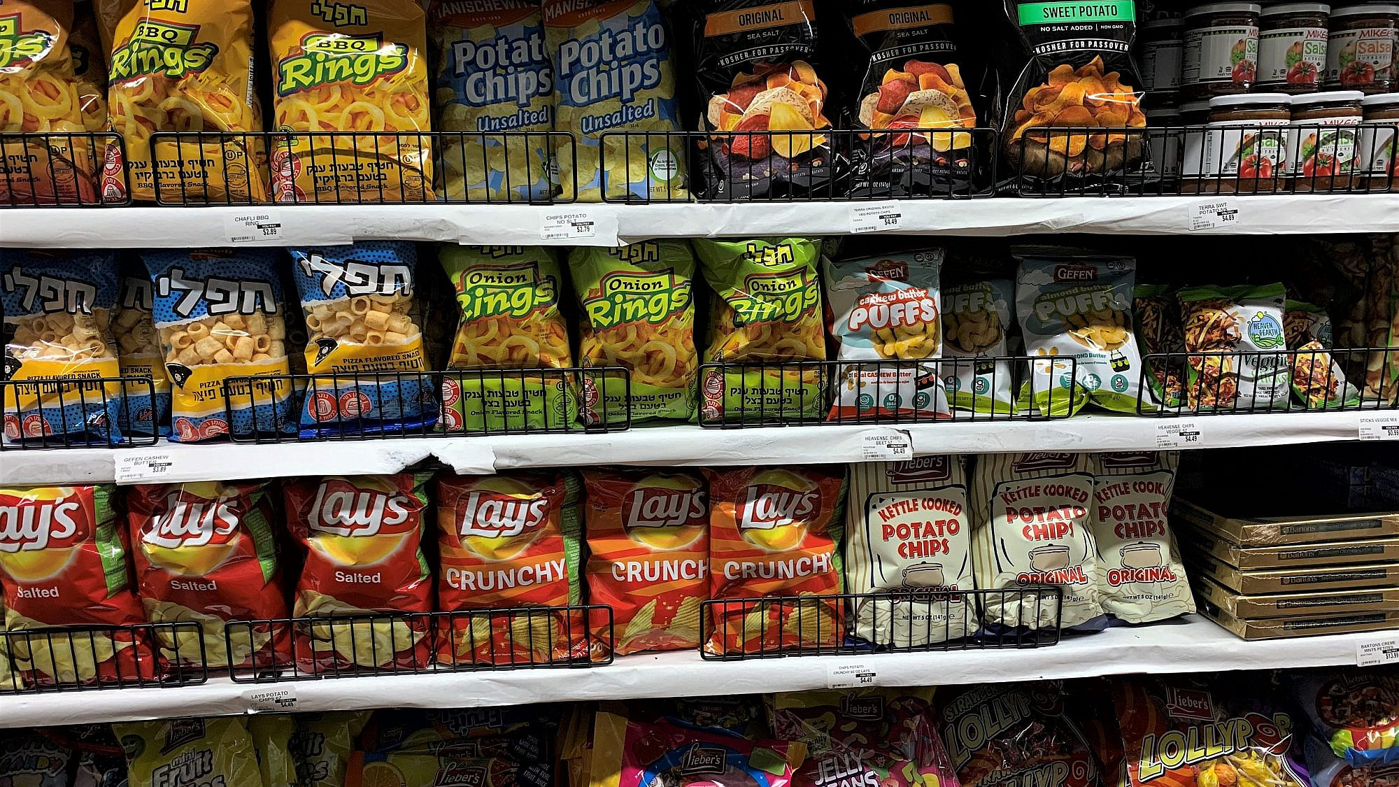 Kosher-for-Passover snacks on display ahead of the holiday, March 2023. Photo by Faygie Holt.