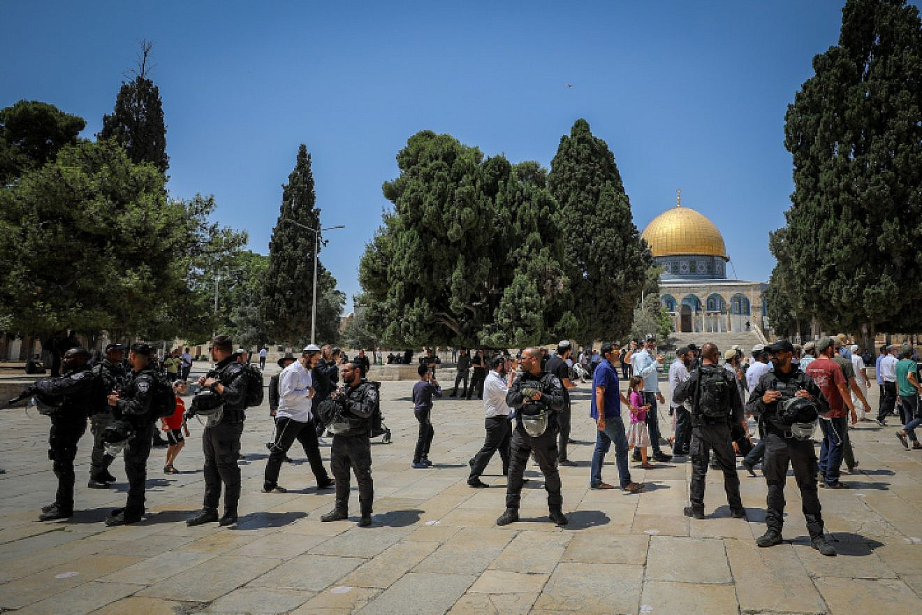 Israeli security personnel stand guard as Jews visit the Temple Mount in Jerusalem, July 18, 2021. Photo by Jamal Awad/Flash90.
