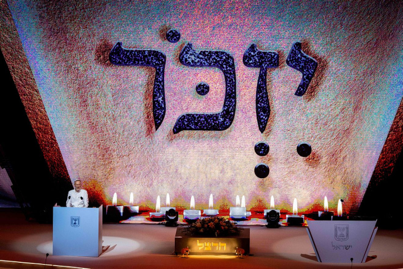 Rabbi Leo Dee rehearses for Israel's Independence Day ceremony at Mount Herzl in Jerusalem, April 23, 2023. Photo by Yonatan Sindel/Flash90.