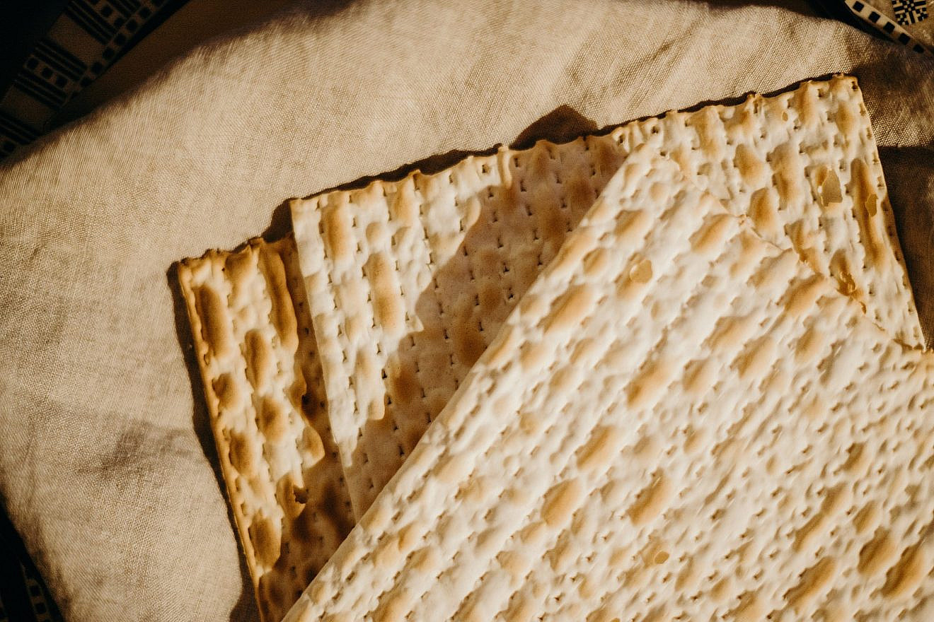 Matzah. Credit: Cottonbro Studio/Pexels.